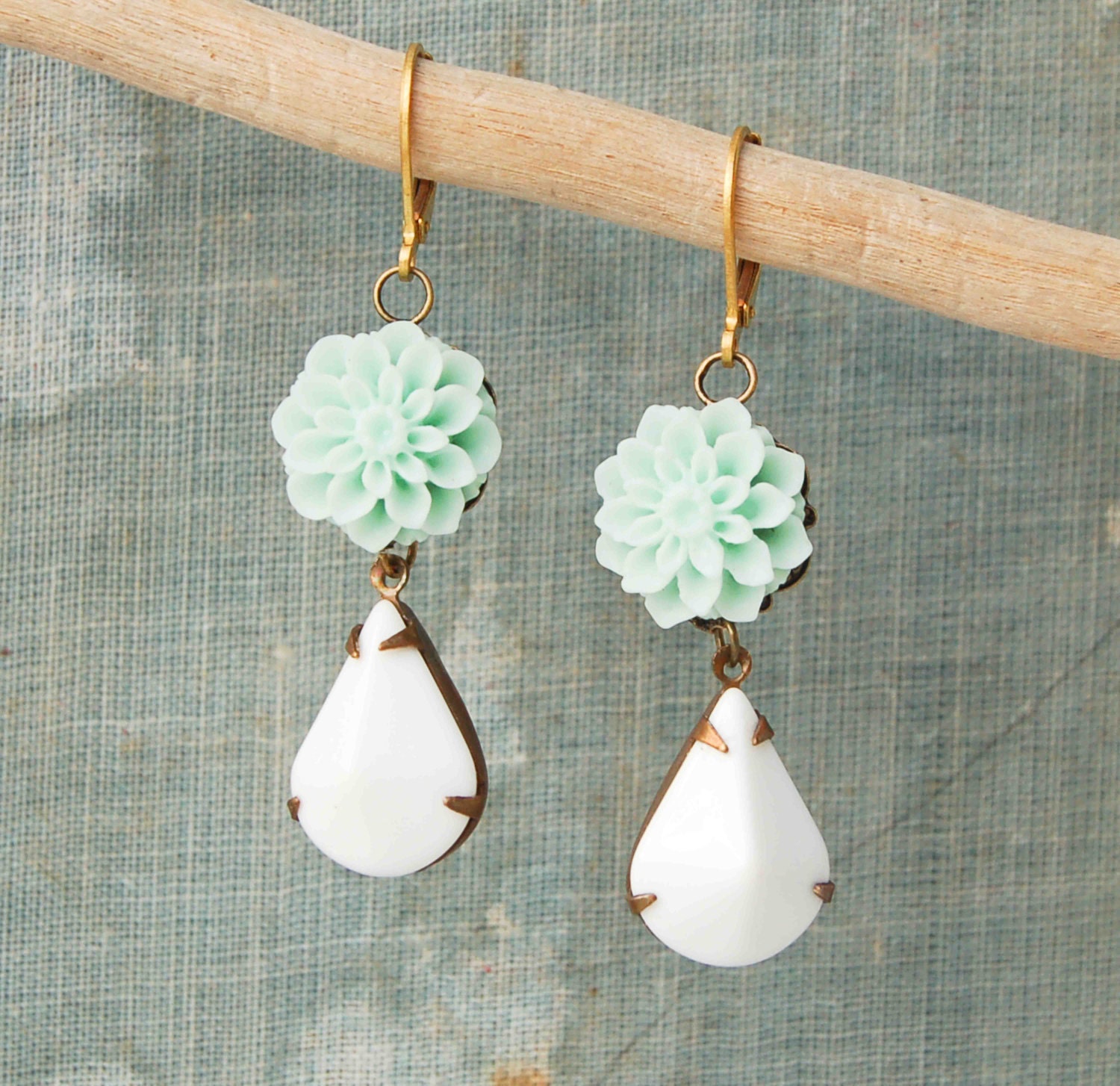 Earrings MINT GREEN Dahlia Flowers Vintage WHITE Glass