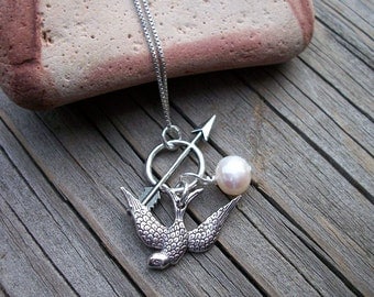 Mockingjay Necklace - Hunger Games Inspired - Katniss Bow & Arrow - Freshwater Pearl