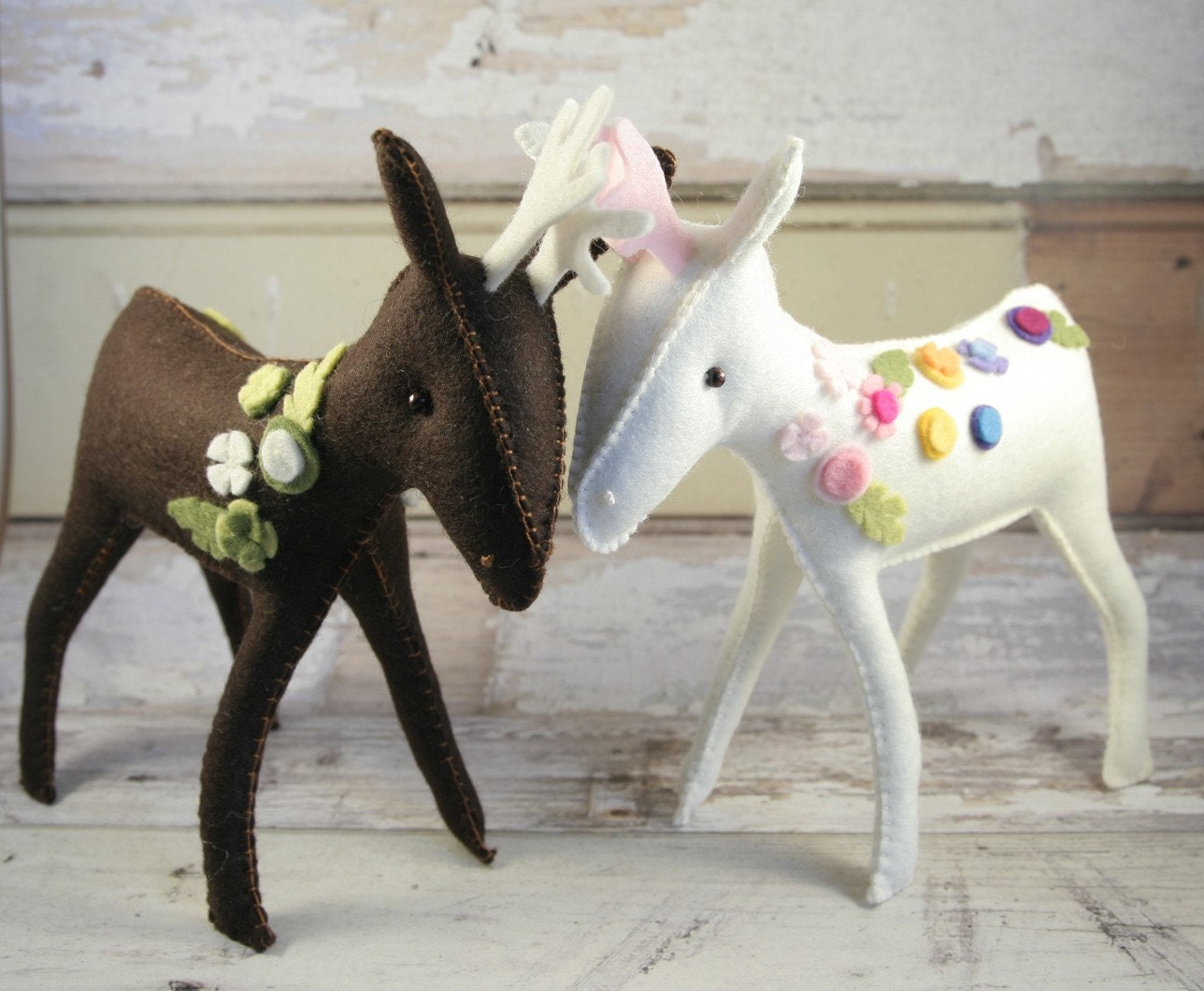 Wedding table decoration - animal wedding cake topper or wedding table centerpiece