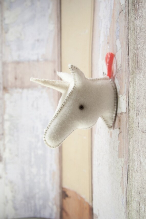 Little unicorn - felt mounted unicorn head - with magnet