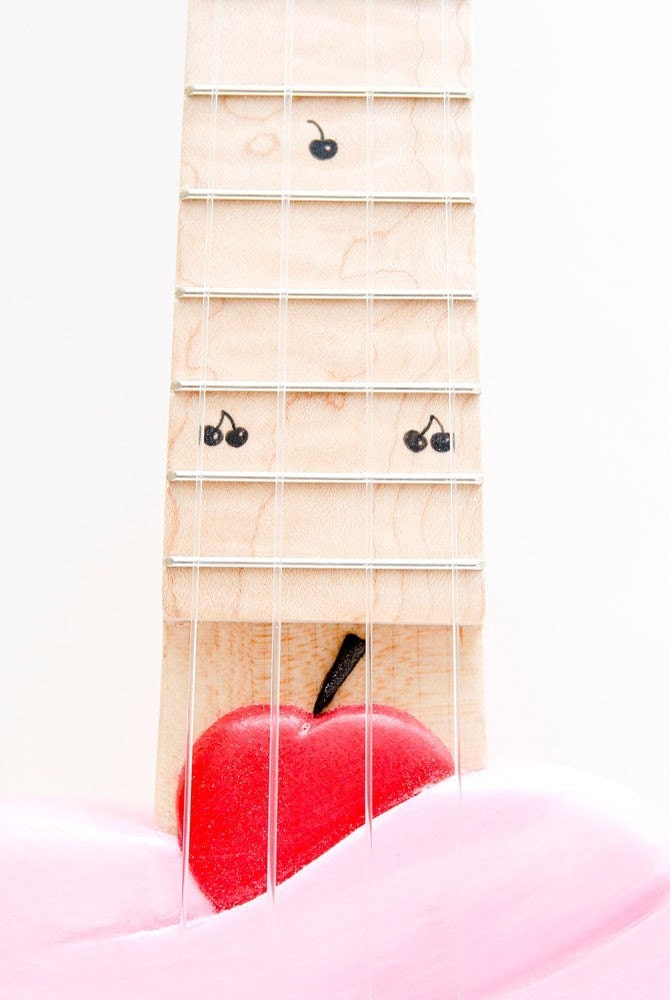 Cupcake ukulele (cakulele) soprano