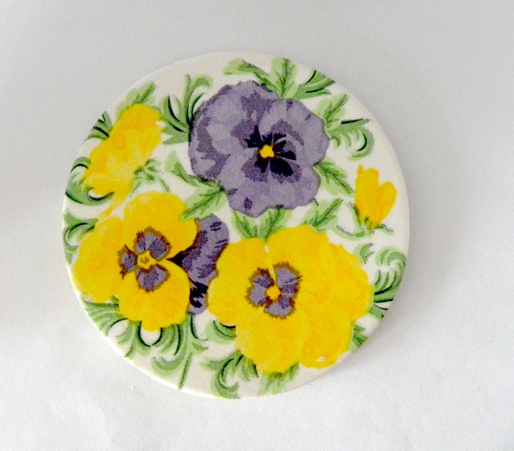Pansies wood magnet - Free shipping - REDUCED