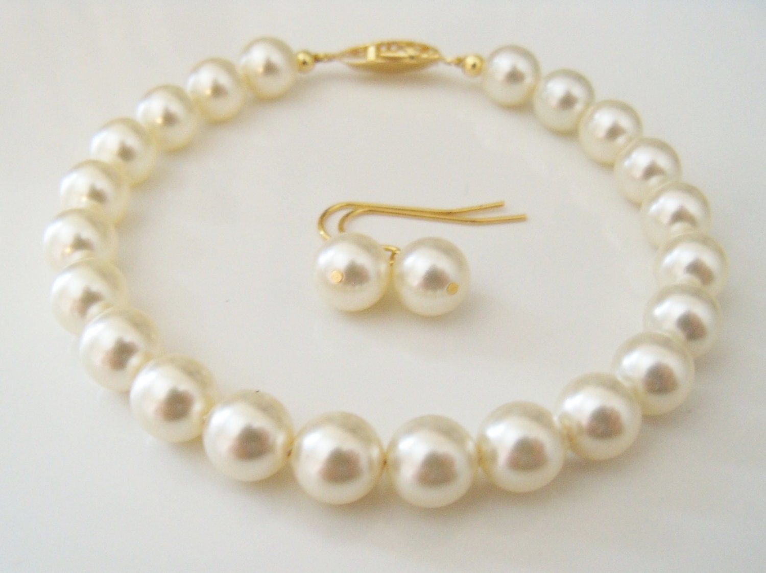 Pearl bracelet bridal Swarovski Cream pearl bracelet and earring set 8mm round pearls bridesmaids gift