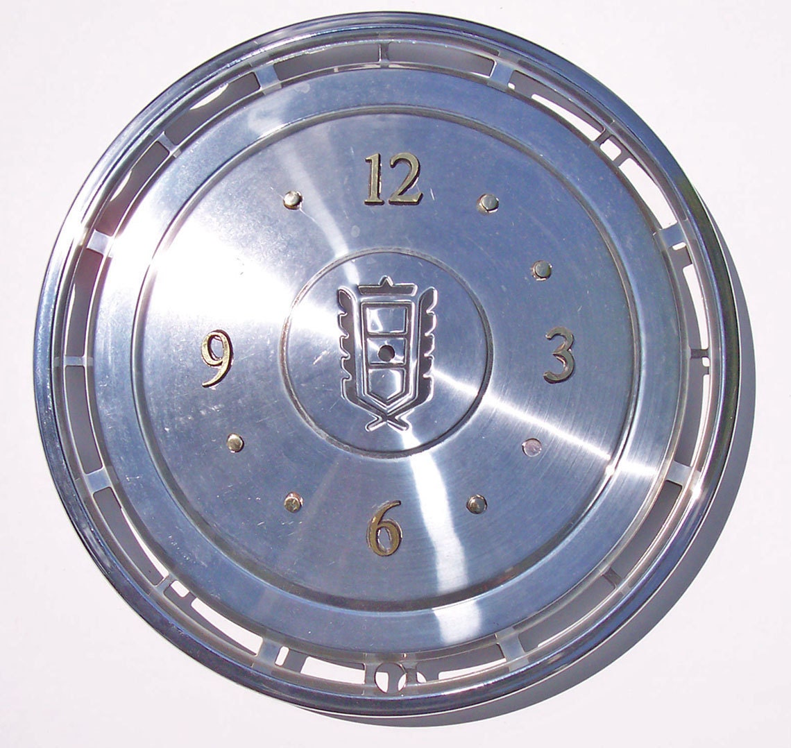 SALE: Hubcap Clock with numbering  (h 0523 hub cap)