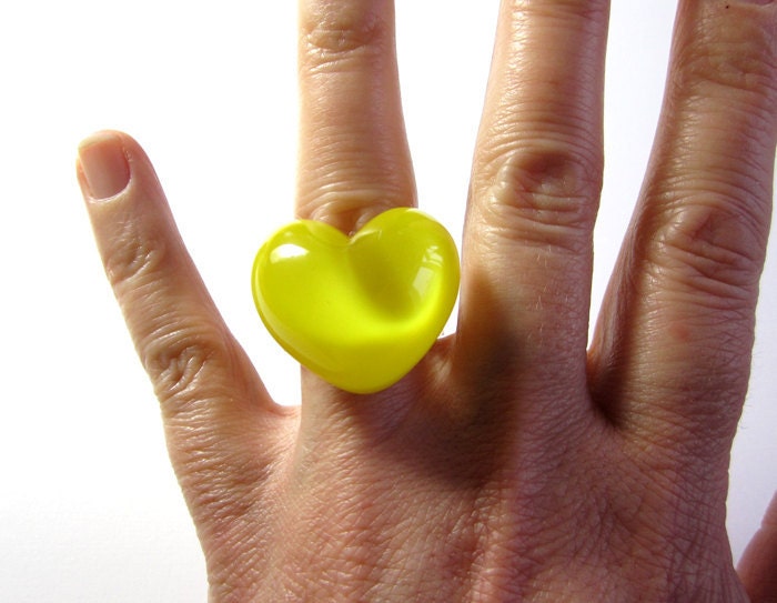 Yellow heart - Resin ring - All sizes