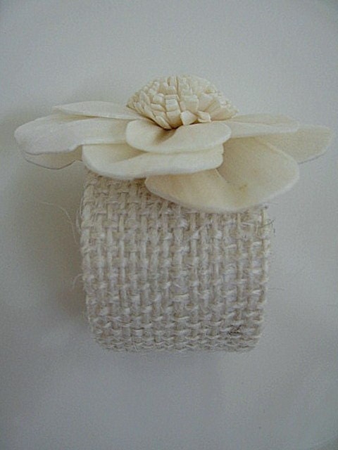 IN BLOOM - Set of 6 elegant, paper flower, napkin rings. houseofpeltier