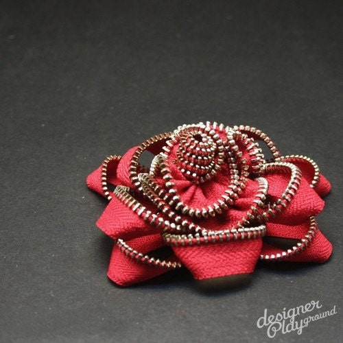 Blossom Zipper Brooch - Venetian Red with Silver Teeth