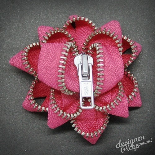 Zipper Brooch - Peach Pink with Silver Teeth