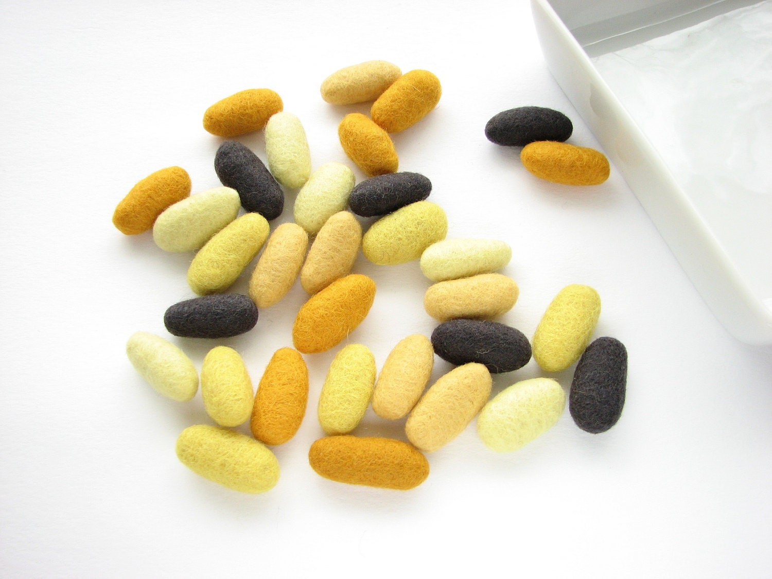 32 felted wool pebbles (dark gray and yellow shades)