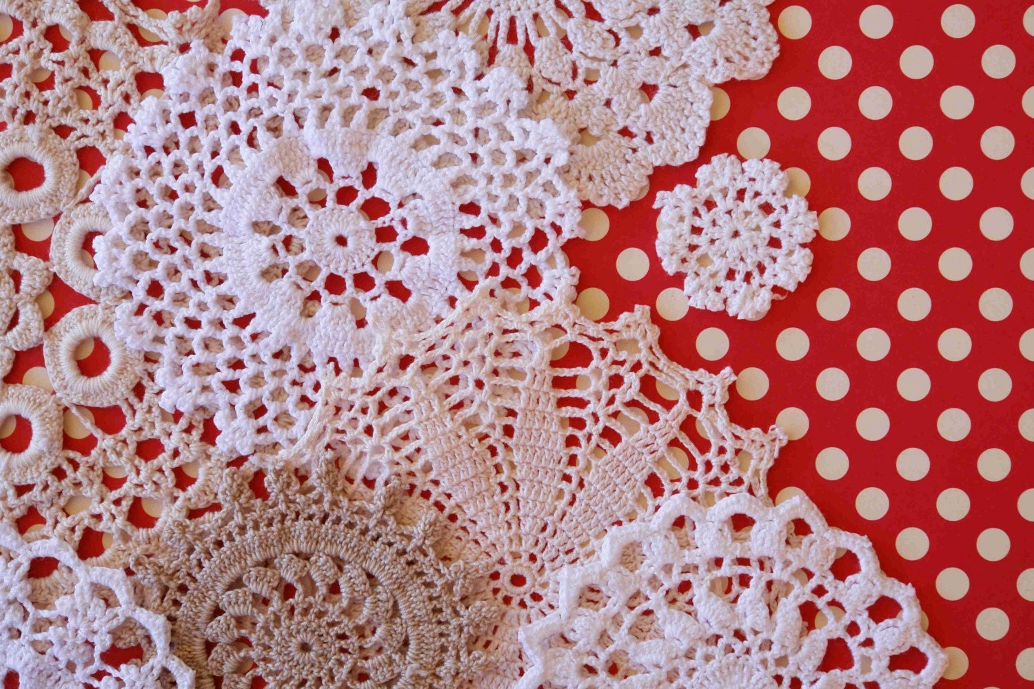 DOILY LOVE white, coffee and cream