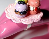 Plate of three Mini macaroons ring