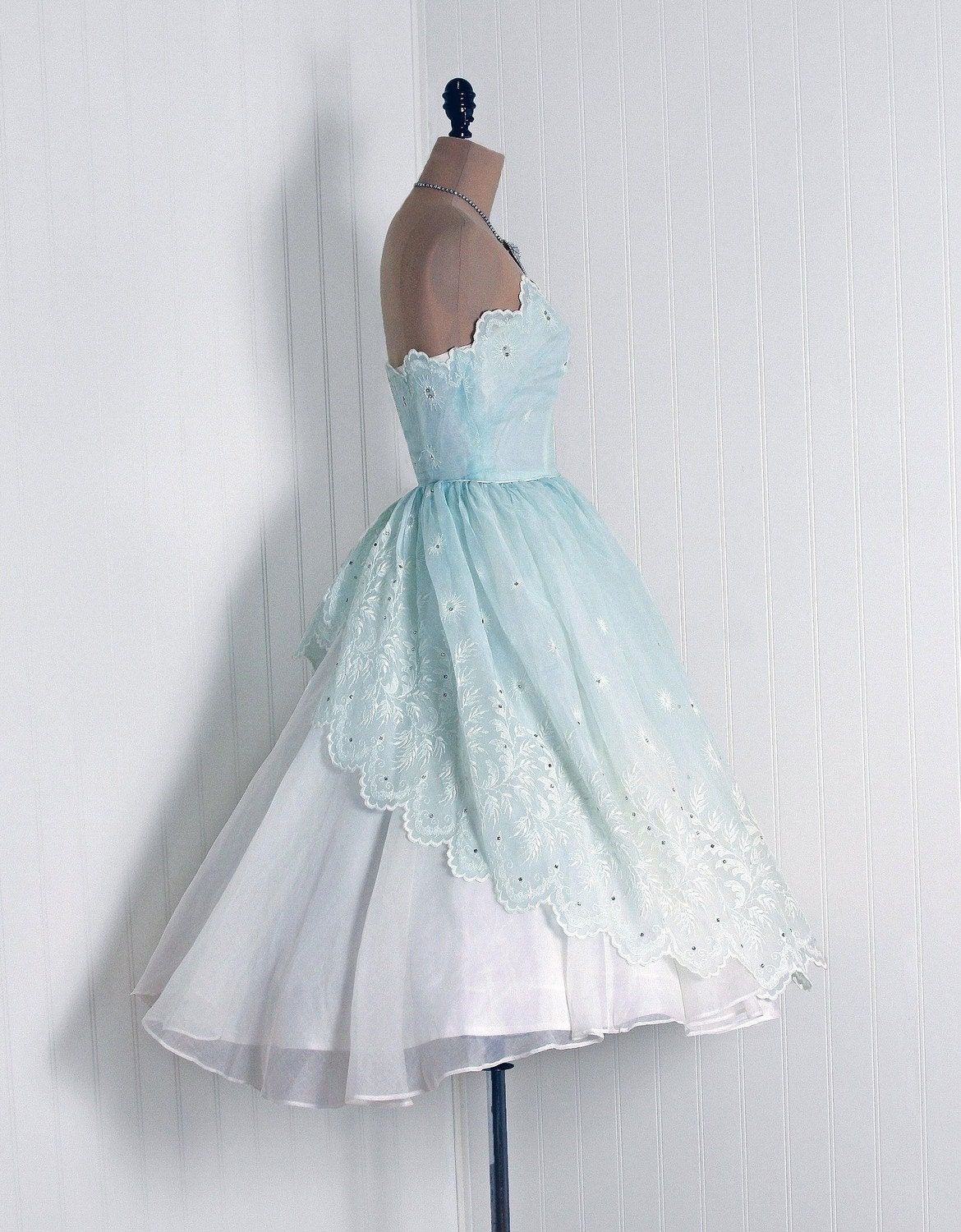 1950's Vintage Ethereal Baby-Blue and Crisp-White Ombre Heavily-Embroidered Rhinestone Silk-Organza Scalloped Low-Plunge Strapless Nipped-Waist Rockabilly Ballerina-Cupcake Princess Tiered-Ruffle Bombshell Circle-Skirt Wedding Cocktail Party Dress
