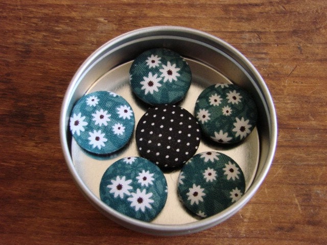 Turquoise Daisy Magnets