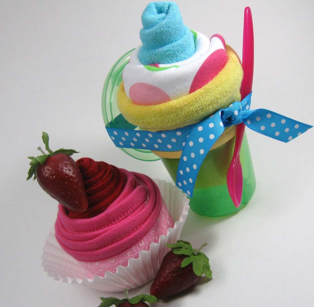 Original Triple Layer Sundae (TM) and Washcloth Sock Cupcake "8 Piece Set"
