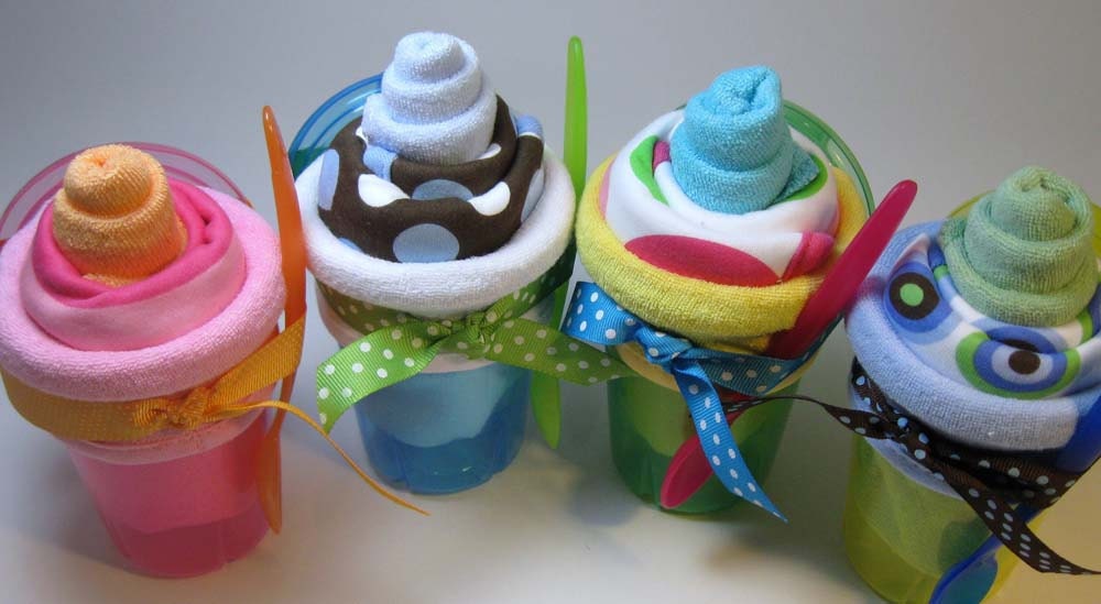 Original Triple Layer Sundae (TM) and Washcloth Sock Cupcake "8 Piece Set"