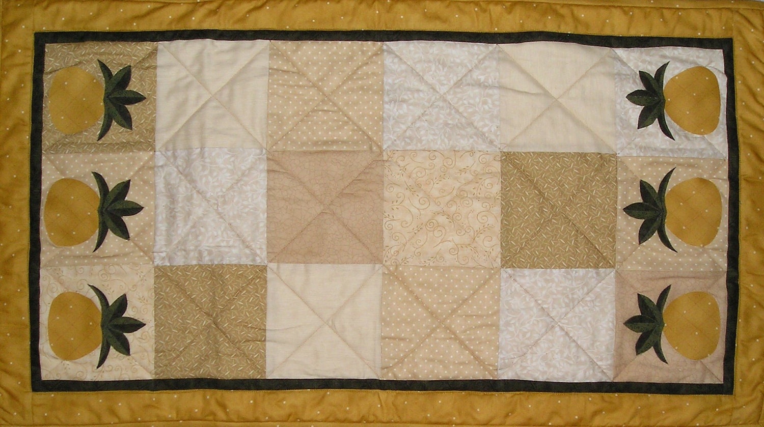Finished and Quilted Pineapple Table Runner