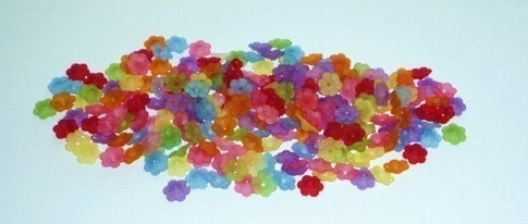28 Acrylic Frosted 12mm Flower Beads