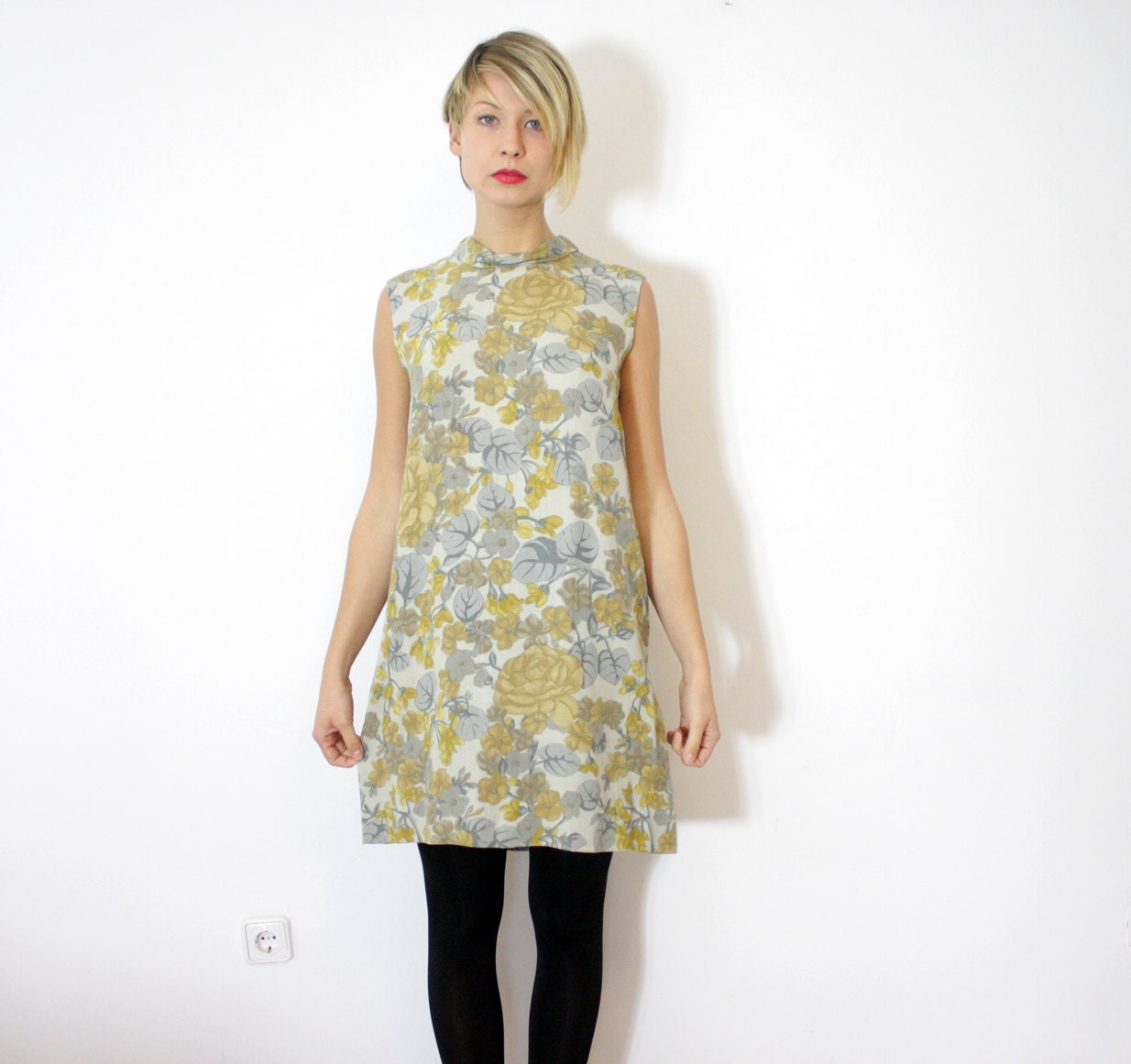 Vintage dress / 60s gray and yellow floral Twiggy / size M