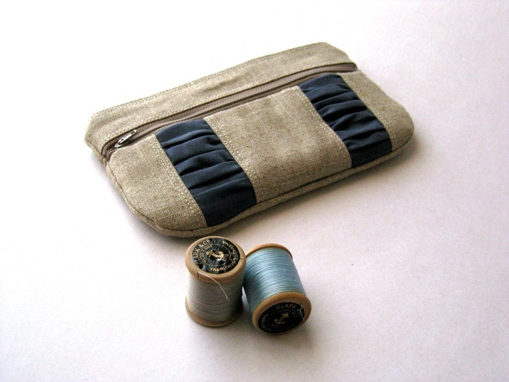 Clutch, Zipper Pouch, Linen Pouch, Linen Clutch - The Nostalgic pouch in linen/gray-blue