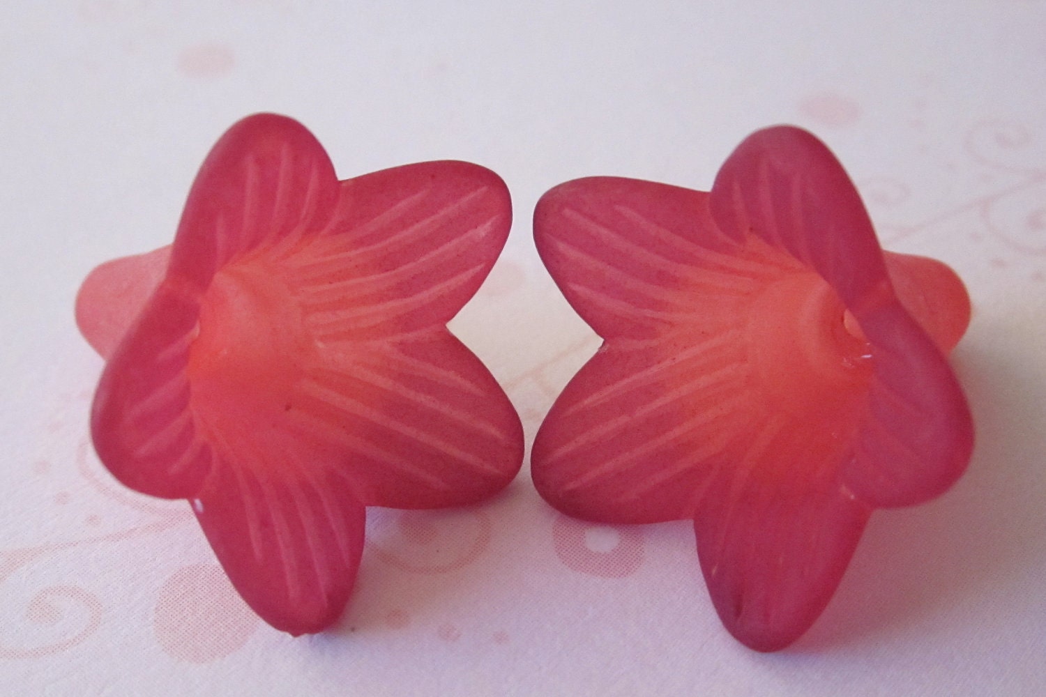 Two Tone Trumpet Flower Berry Bliss Hand Dyed 22mm (2)