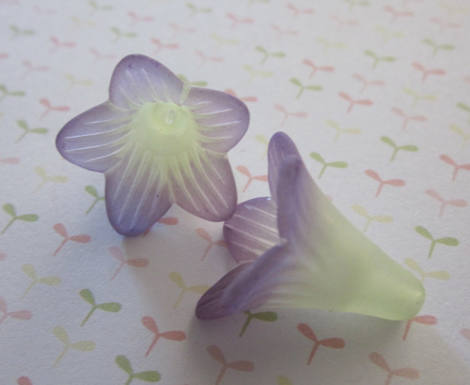 Two Tone Trumpet Flower Green Grape Hand Dyed 22mm (2)