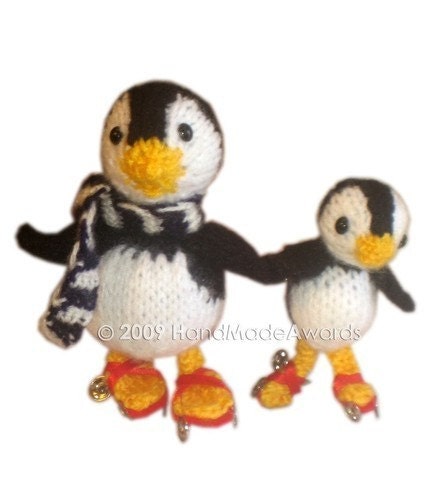 PINGUINOS PATINADORES Papi pinguino y su hijito patinando con patines de ruedas PDF email PATRON PARA TEJER con LANA