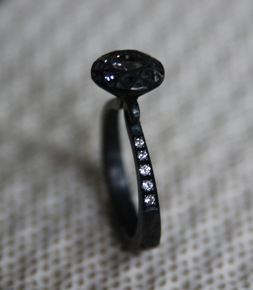 Like Diamond Ring (Gothic)