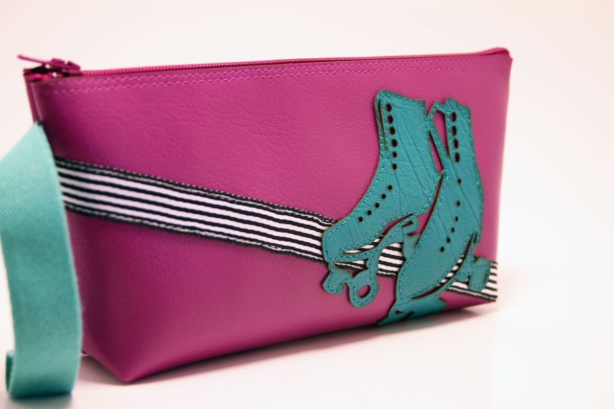 friday night roller derby - wrist strap clutch