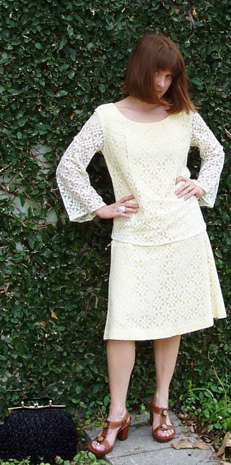 Vintage 1960's lovely ladylike dress yellow and creme