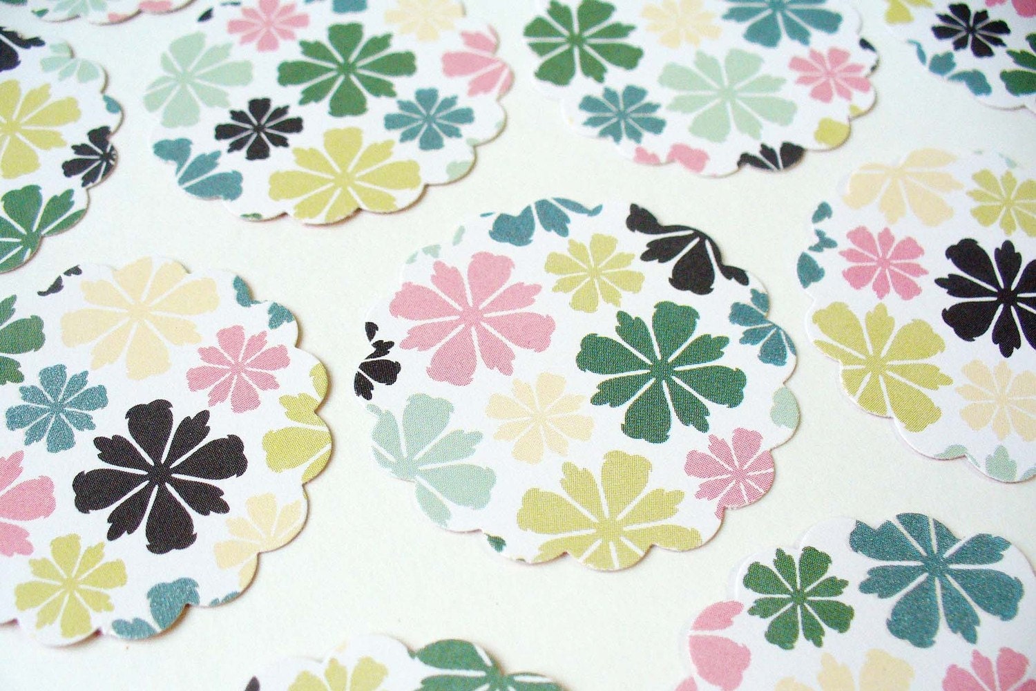 Envelope Seals or Stickers - Mums the Word - set of 25 SES99