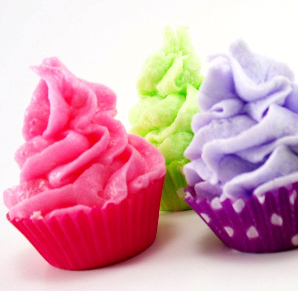 Mini Cupcake Bath Fizzy with Whipped Soap Frosting Set of 30 Individually Wrapped (Vegan Friendly)  Complimentary Shipping