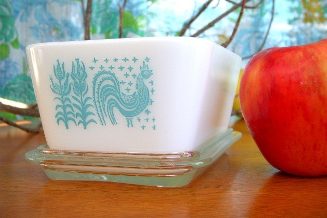 BUTTERPRINT Pyrex Refrigerator Dish