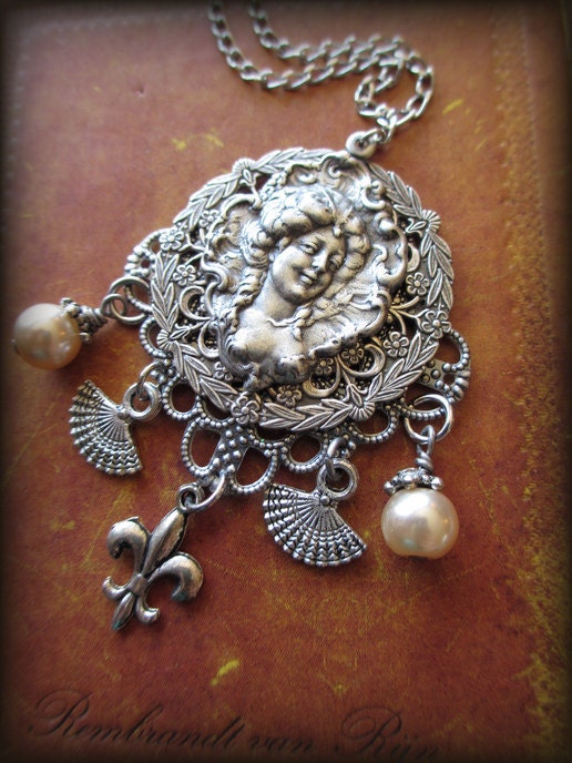 Victorian Portrait Necklace - Antique Vintage Style