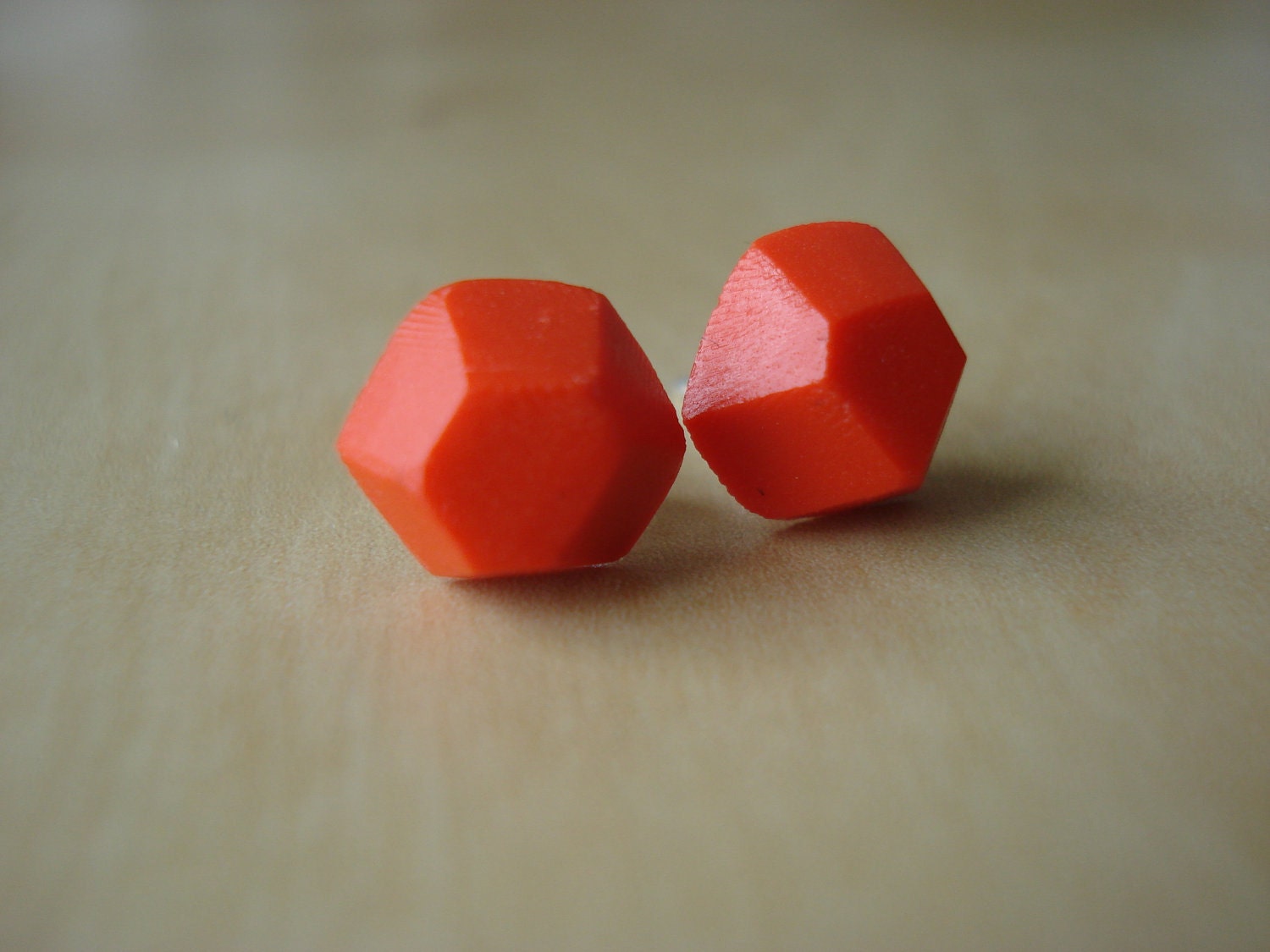 hot coral - gem-cut clay stud earrings img