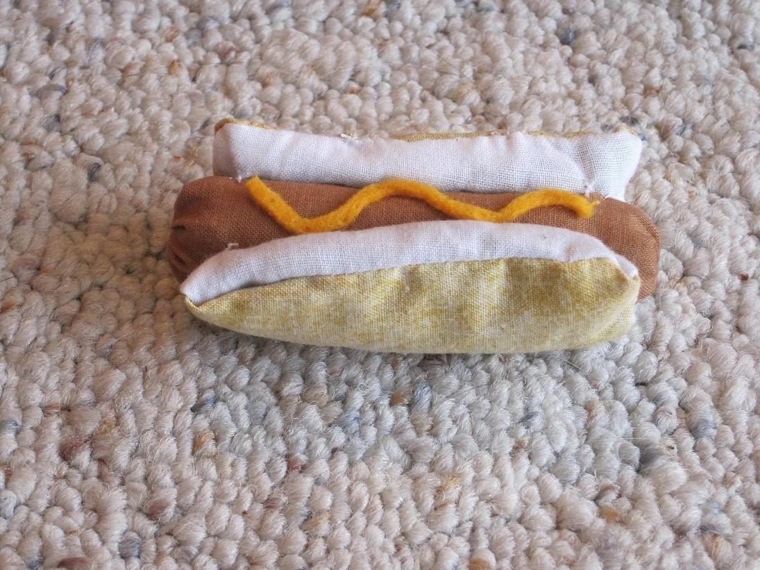 Hot dog - Hot Dog Cat Toy Filled with Organic Catnip - H1
