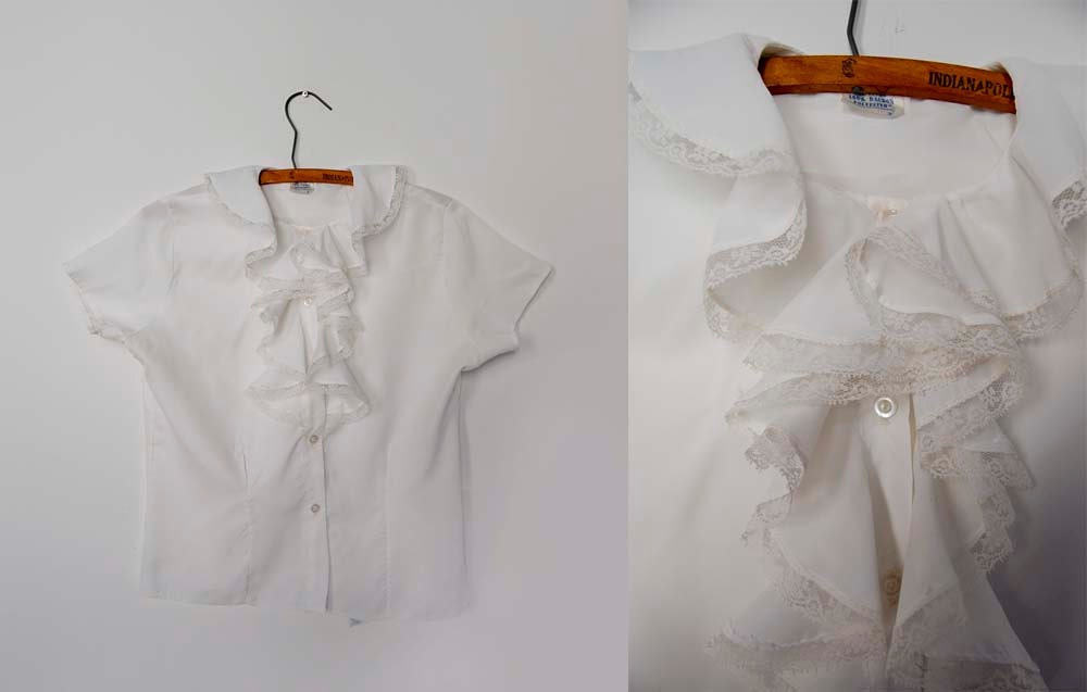 V I  N T A G E Ruffled Jabot blouse