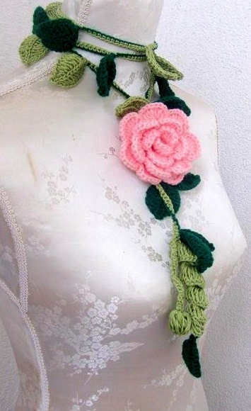Crochet Jewelry, Necklace in green rose