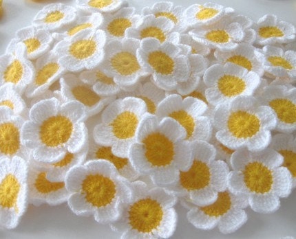 Fairytale Crochet Flowers, 10 pieces, Daisy, White and Yellow, Supplies