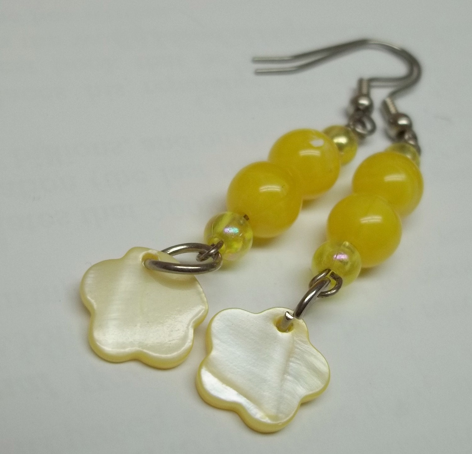 Sale Yellow star shell bead Earrings Lemmony blitz