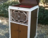 Antique 1923 Brunswick Phonograph Creme and Gold Cabinet