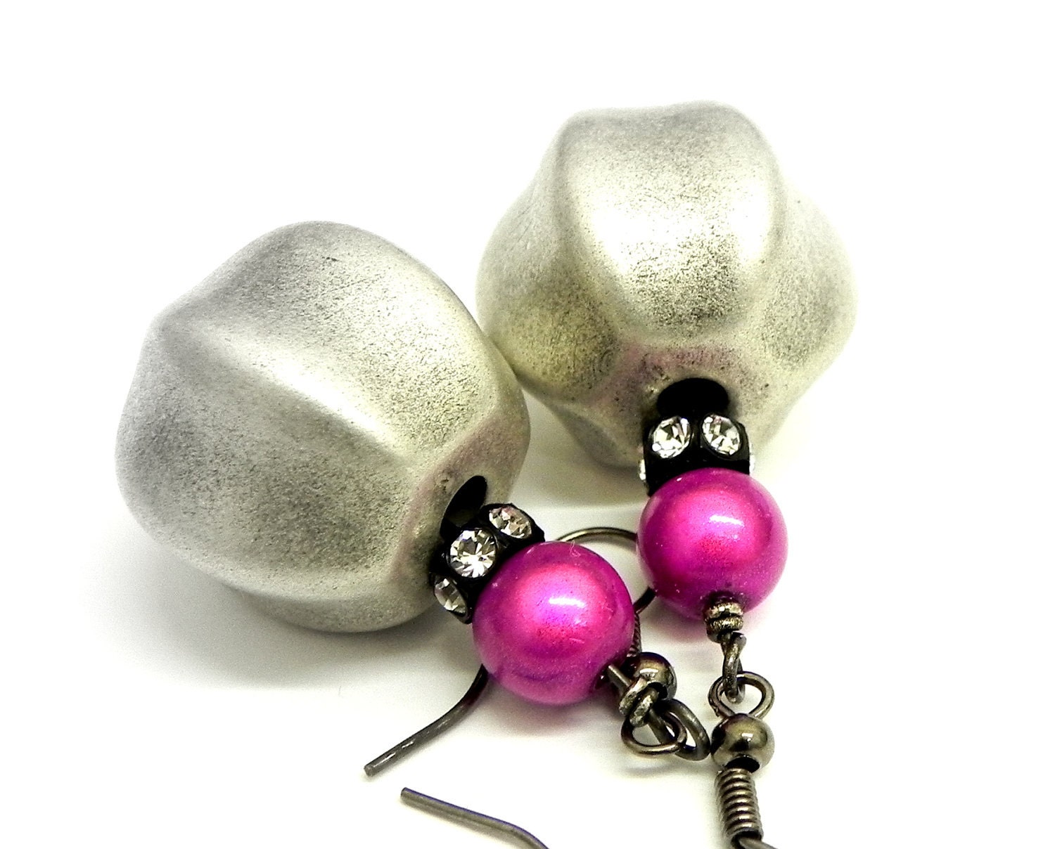 20% off Spring Sale - Silver Lucite bead Earrings - Magenta pink miracle beads