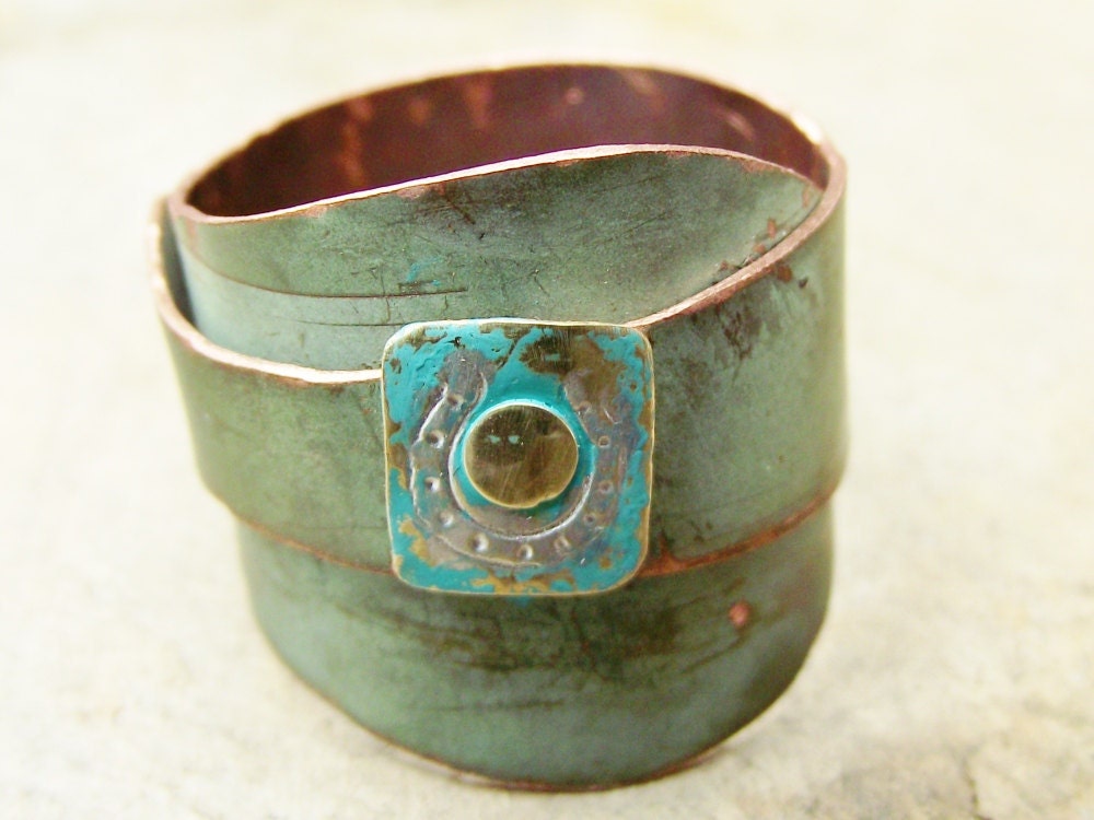 Recylced Cooper Overlap Ring With Brass Stamped Horseshoe