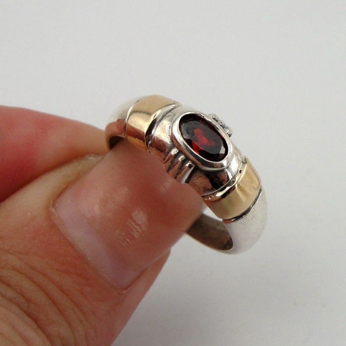 NEW Classic 9K Yellow Gold & Sterling Silver Garnet Ring size 7