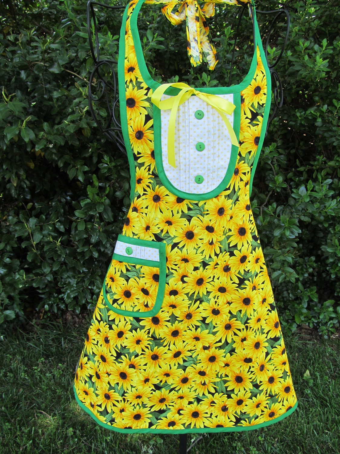 Handmade apron yellow daisies tuxedo style