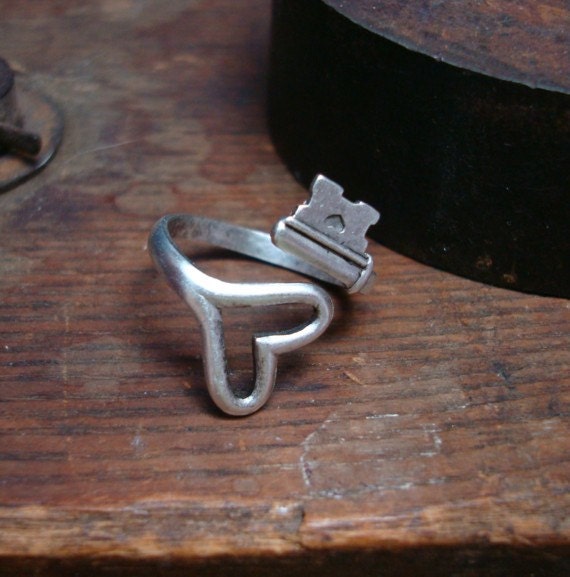 Special Valentine 2fers Offer, STEAMPUNK HEART RING, Gothic Vintage Skeleton Key, Quality Thick Silver Ox Plate On Brass