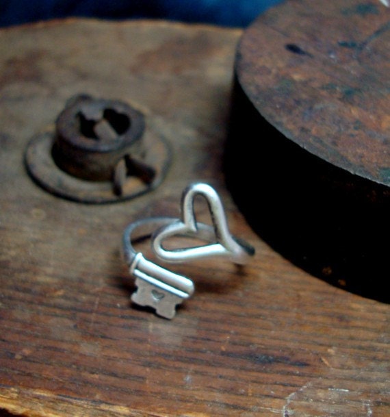 Special Valentine 2fers Offer, STEAMPUNK HEART RING, Gothic Vintage Skeleton Key, Quality Thick Silver Ox Plate On Brass