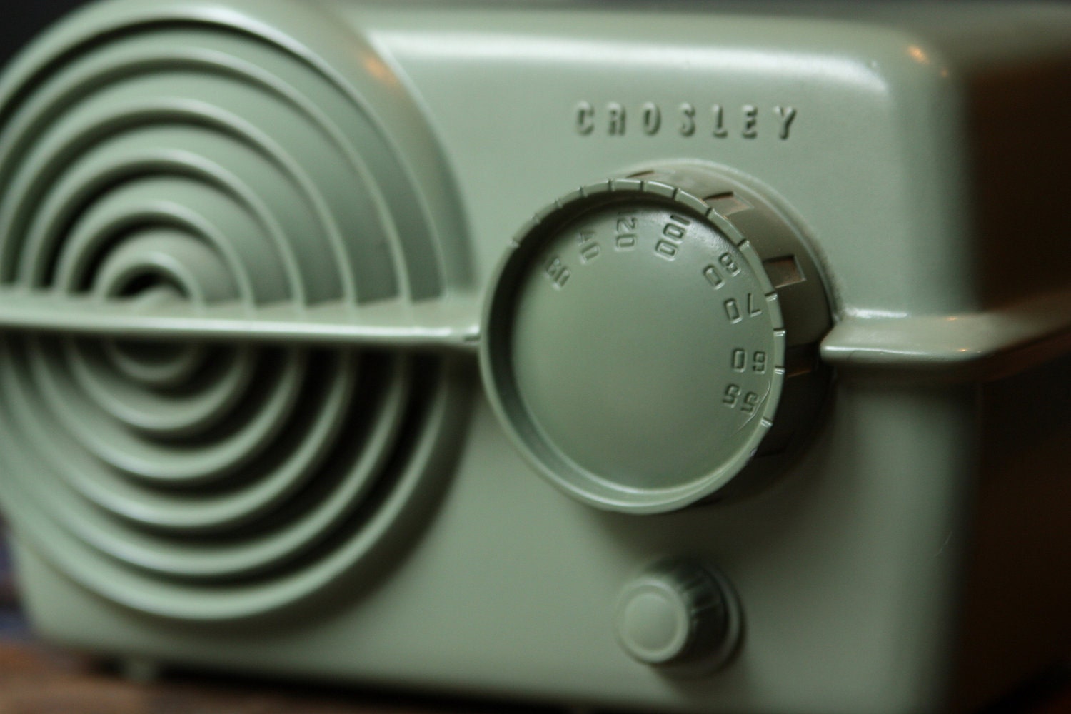 Sweet 1950s Bakelite Radio - Crosley Bullseye