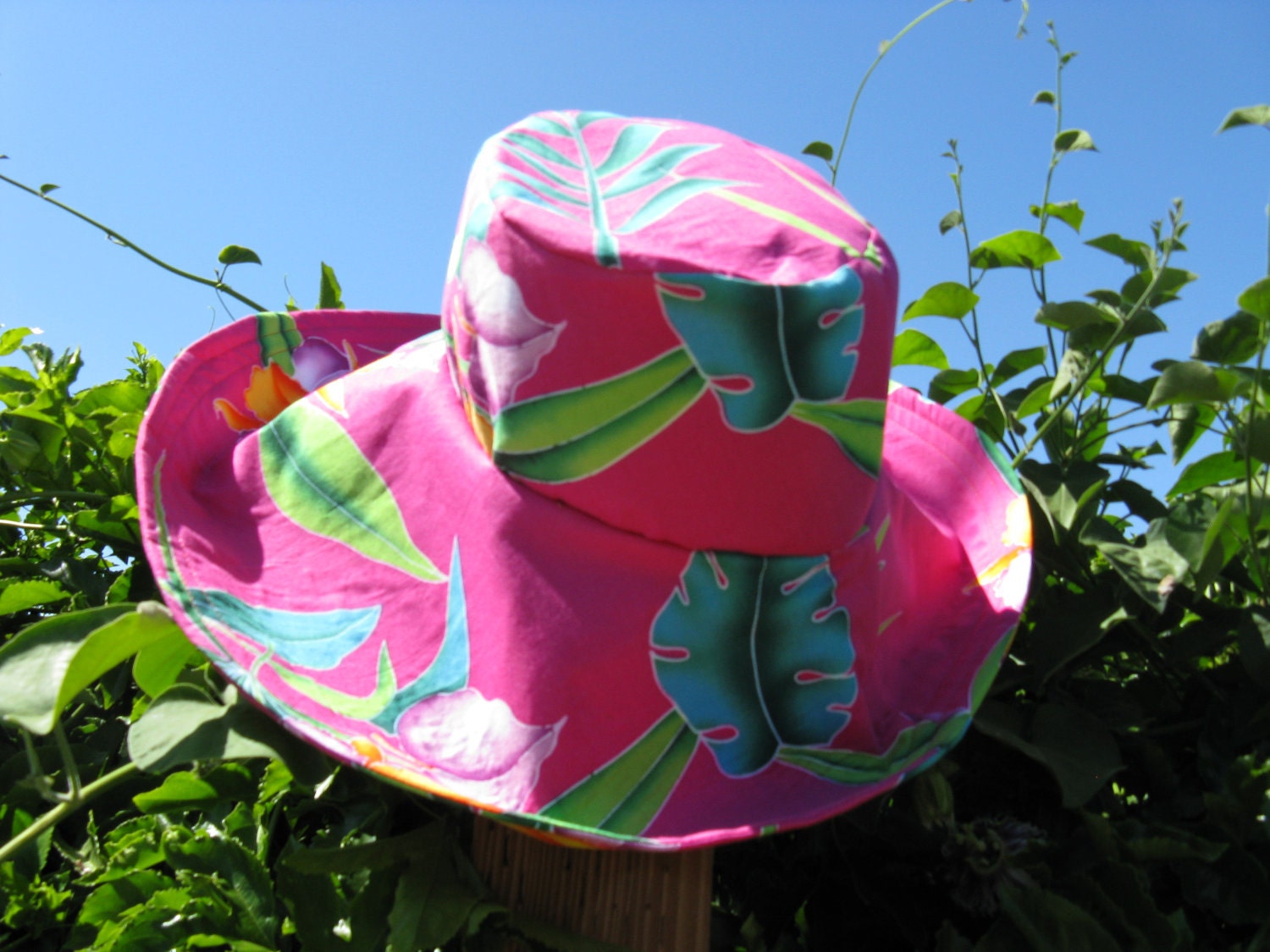 Pink Tropical Hibiscus Floral Print Wide Brim Sun Hat