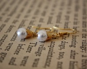 Simple Pearl Earrings