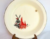 Old Dutch-style Crown Ovenware Pie Dish